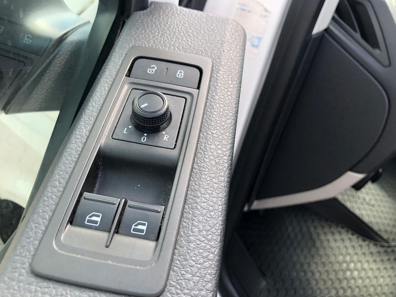 Minibús, Furgoneta de pasajeros Volkswagen T6 Transporter 2.0 TDI Kombi lang 9-SITZE TEMP: foto 35 Minibús, Furgoneta de pasajeros Volkswagen T6 Transporter 2.0 TDI Kombi lang 9-SITZE TEMP: foto 35