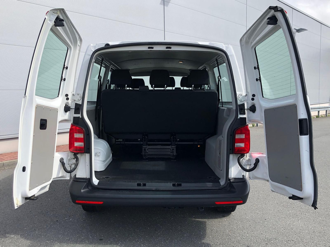 Minibús, Furgoneta de pasajeros Volkswagen T6 Transporter 2.0 TDI Kombi lang 9-SITZE TEMP: foto 21 Minibús, Furgoneta de pasajeros Volkswagen T6 Transporter 2.0 TDI Kombi lang 9-SITZE TEMP: foto 21