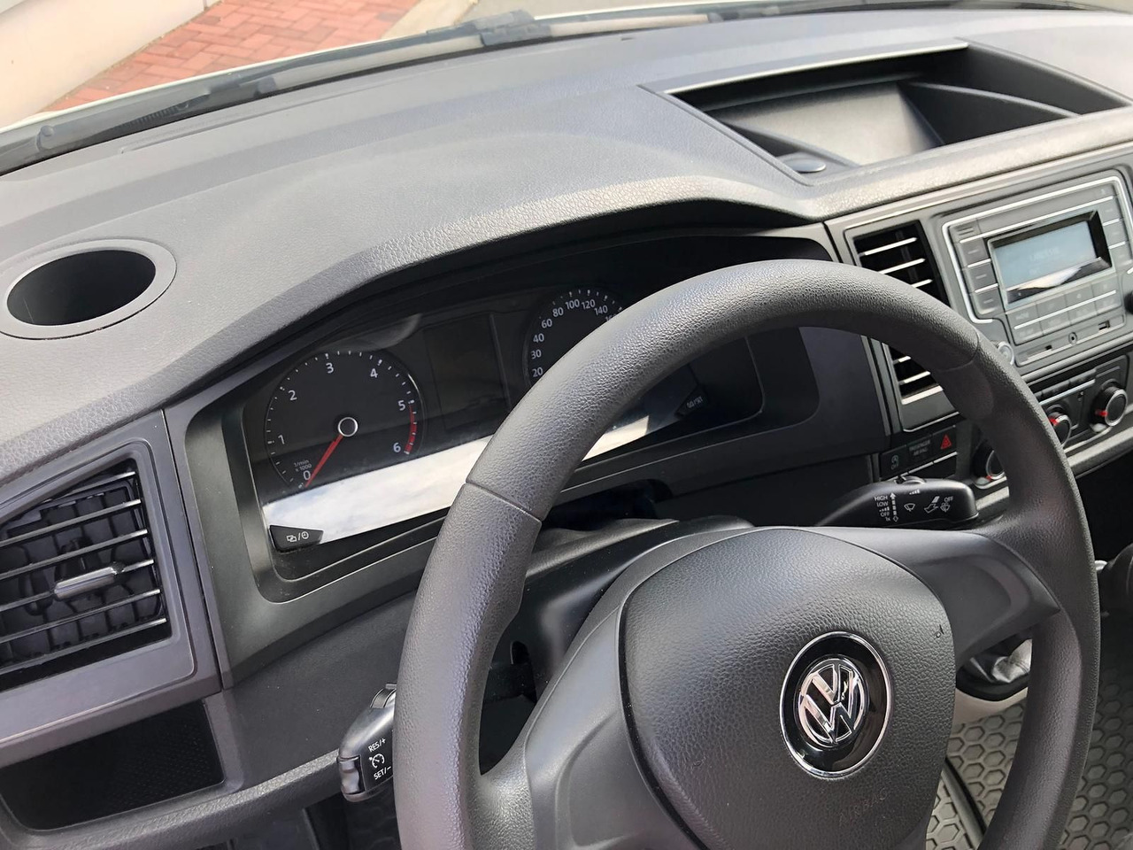 Minibús, Furgoneta de pasajeros Volkswagen T6 Transporter 2.0 TDI Kombi lang 9-SITZE TEMP: foto 27 Minibús, Furgoneta de pasajeros Volkswagen T6 Transporter 2.0 TDI Kombi lang 9-SITZE TEMP: foto 27