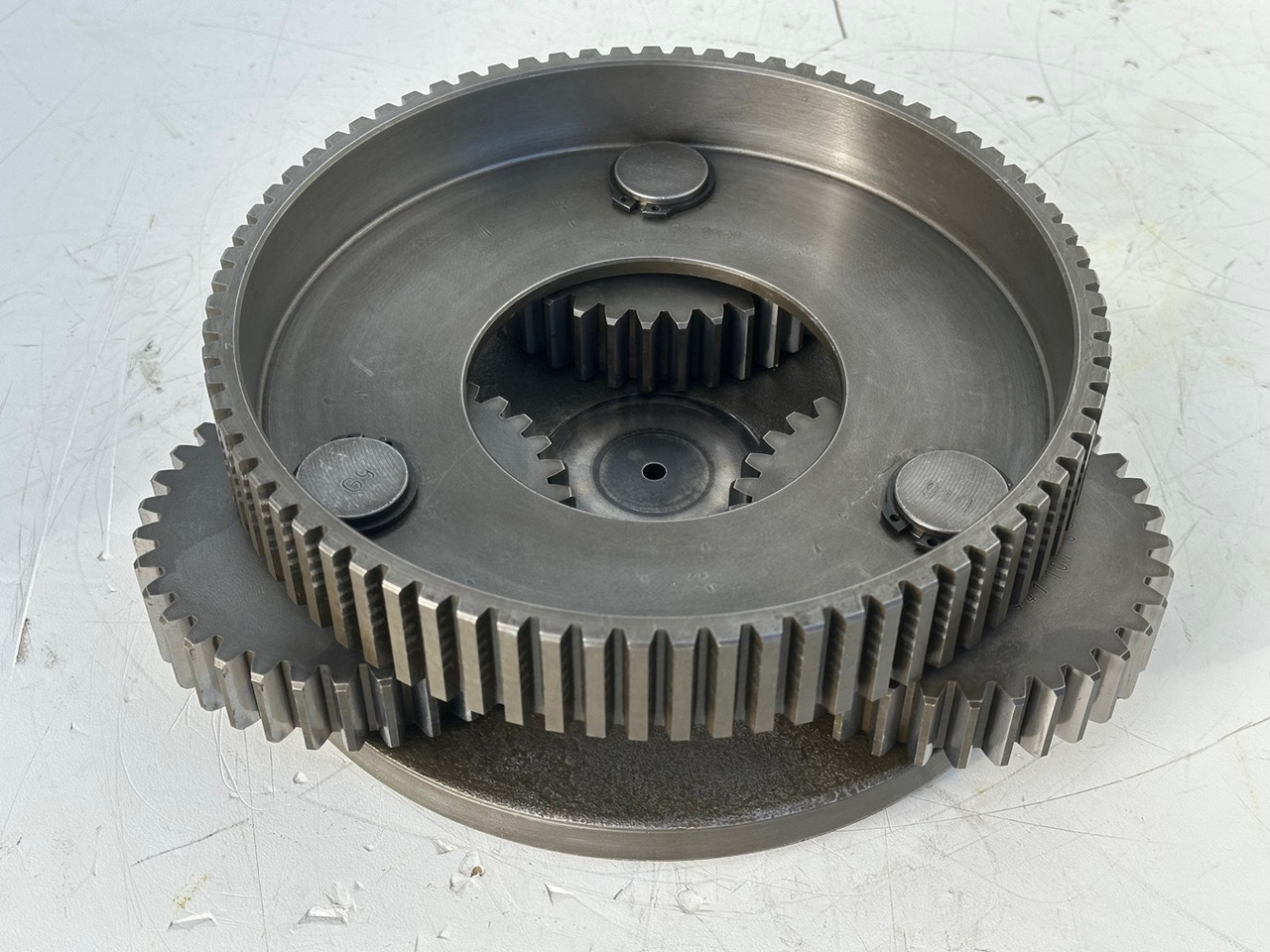 LIEBHERR Original Planetenträger ID-Nr.944171103 mit Planetenräder ID-Nr.944110603-ID-Nr.90201469 mit Lamellenträger ID-Nr.944112103. A900C,A944B,E942,LOS942,LOS944,P942,P944,R942,R944,R944B. #HRV# - Reductor de giro para Excavadora: foto 1 LIEBHERR Original Planetenträger ID-Nr.944171103 mit Planetenräder ID-Nr.944110603-ID-Nr.90201469 mit Lamellenträger ID-Nr.944112103. A900C,A944B,E942,LOS942,LOS944,P942,P944,R942,R944,R944B. #HRV# - Reductor de giro para Excavadora: foto 1