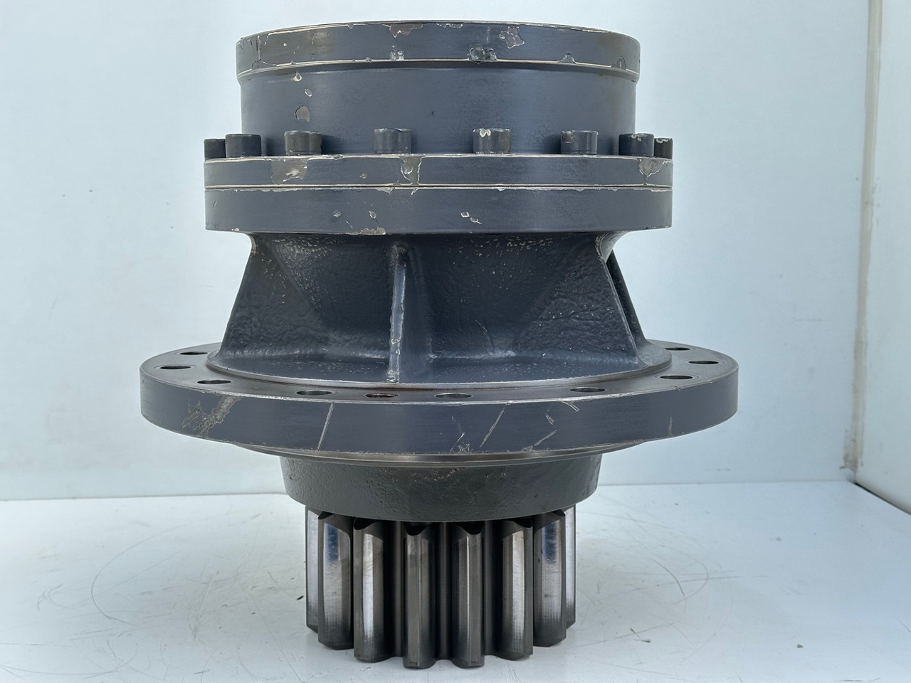 LIEBHERR Original Schwenkantrieb Typ:GFB2160 mit ID-Nr.11657357 – ID-Nr.12204229 – ID-Nr.12947309. R920 S-1545, R920-1545, R922LC-1442, R922 LC-1443, R924 LC-1444, R924 LC-1445. #11657357.04.10# - Reductor de giro para Excavadora de cadenas: foto 1 LIEBHERR Original Schwenkantrieb Typ:GFB2160 mit ID-Nr.11657357 – ID-Nr.12204229 – ID-Nr.12947309. R920 S-1545, R920-1545, R922LC-1442, R922 LC-1443, R924 LC-1444, R924 LC-1445. #11657357.04.10# - Reductor de giro para Excavadora de cadenas: foto 1