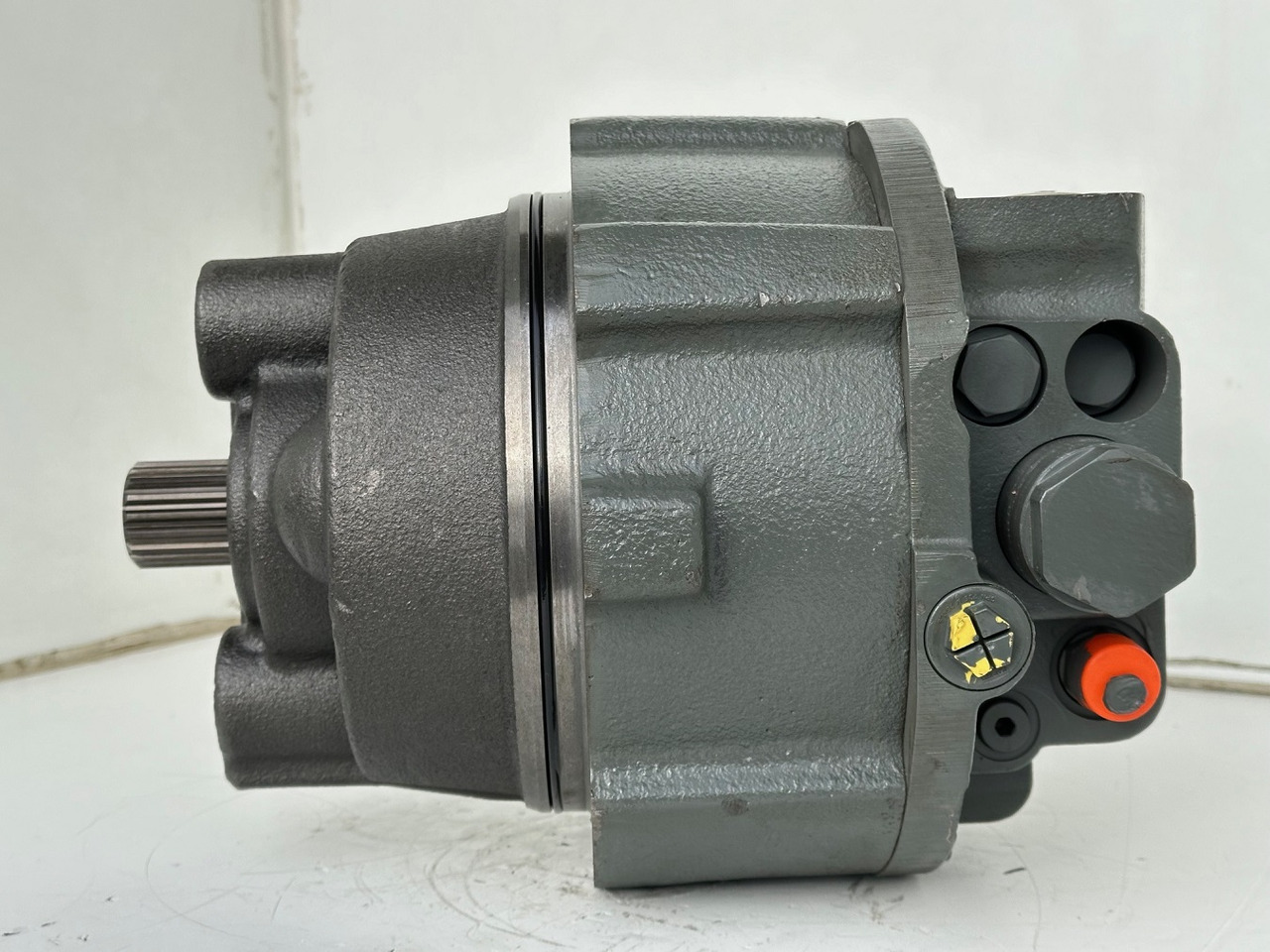 Liebherr Hydraulikeinbaumotor CMVE O 135. ID-Nr.10129570 - ID-Nr.11439804. FAT400P112 - FAT550P093. R930, R934, R936, R940, R944, R946, R950T. #10129570.21538# - Motor hidráulico para Maquinaria de construcción: foto 3 Liebherr Hydraulikeinbaumotor CMVE O 135. ID-Nr.10129570 - ID-Nr.11439804. FAT400P112 - FAT550P093. R930, R934, R936, R940, R944, R946, R950T. #10129570.21538# - Motor hidráulico para Maquinaria de construcción: foto 3