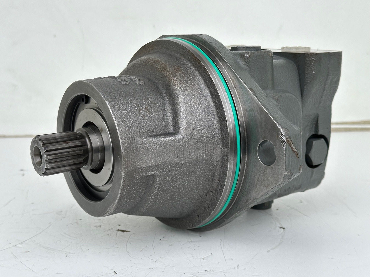 Liebherr Hydraulikeinbaumotor FMF045, ID-Nr.10132702. A924, LH30C, LH30M, LH35M, LH35MT, LH40C, LH40CP, LH40M, LH40MP, LH50CHR, LH50M, LH50MHR, LH50MT. #23.12.01058# - Motor hidráulico para Maquinaria de construcción: foto 1 Liebherr Hydraulikeinbaumotor FMF045, ID-Nr.10132702. A924, LH30C, LH30M, LH35M, LH35MT, LH40C, LH40CP, LH40M, LH40MP, LH50CHR, LH50M, LH50MHR, LH50MT. #23.12.01058# - Motor hidráulico para Maquinaria de construcción: foto 1