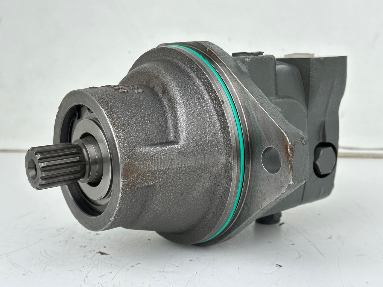 Liebherr Hydraulikeinbaumotor FMF045, ID-Nr.10132702. A924, LH30C, LH30M, LH35M, LH35MT, LH40C, LH40CP, LH40M, LH40MP, LH50CHR, LH50M, LH50MHR, LH50MT. #23.12.01063# - Motor hidráulico para Maquinaria de construcción: foto 1 Liebherr Hydraulikeinbaumotor FMF045, ID-Nr.10132702. A924, LH30C, LH30M, LH35M, LH35MT, LH40C, LH40CP, LH40M, LH40MP, LH50CHR, LH50M, LH50MHR, LH50MT. #23.12.01063# - Motor hidráulico para Maquinaria de construcción: foto 1