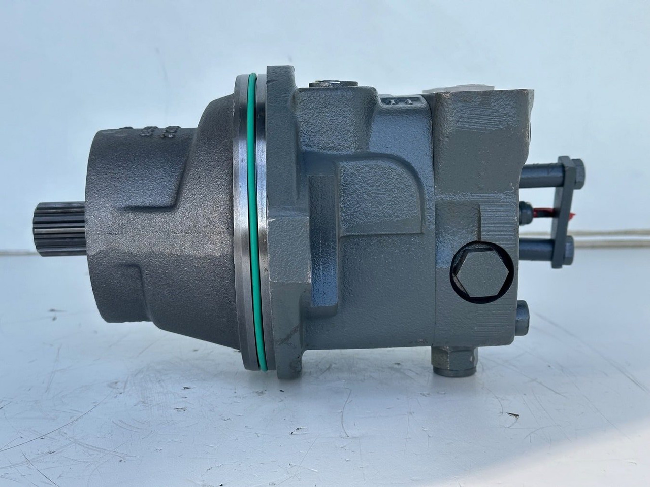 Liebherr Hydraulikeinbaumotor FMF045, ID-Nr.10132702. A924,LH30C,LH30M,LH35M,LH35MT,LH40C,LH40CP,LH40M,LH40MP,LH50CHR,LH50M,LH50MHR,LH50MT. #23.12.01074# - Motor hidráulico para Excavadora de ruedas: foto 1 Liebherr Hydraulikeinbaumotor FMF045, ID-Nr.10132702. A924,LH30C,LH30M,LH35M,LH35MT,LH40C,LH40CP,LH40M,LH40MP,LH50CHR,LH50M,LH50MHR,LH50MT. #23.12.01074# - Motor hidráulico para Excavadora de ruedas: foto 1