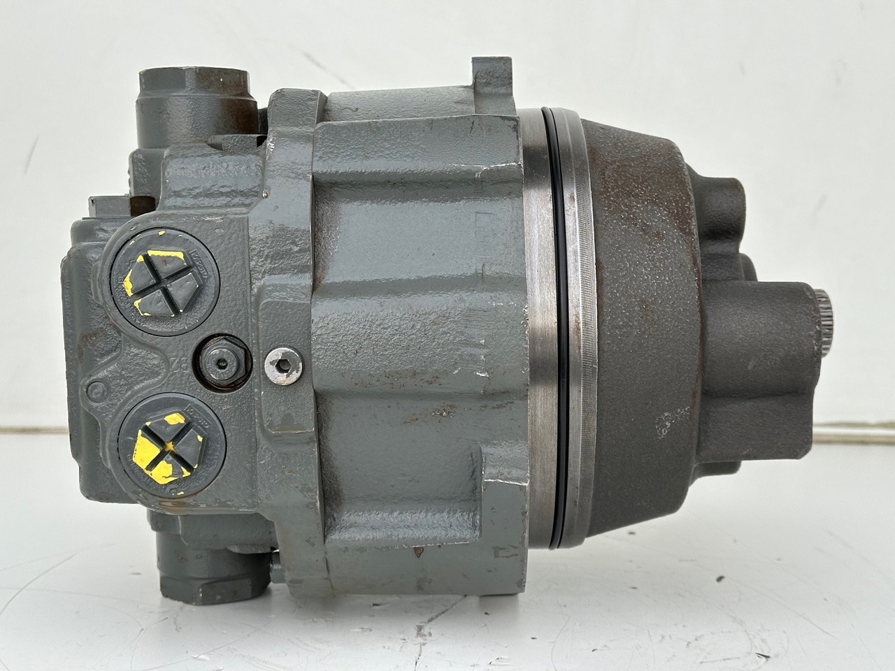 Liebherr Hydraulikeinbaumotor LH46VE 085. ID-Nr.12421312 - ID-Nr.12881023. LO1926, LOS926 K-LC, R922, R924, R926, R926 K-LC, R930 T. #20.38.0978# - Motor hidráulico para Maquinaria de construcción: foto 4 Liebherr Hydraulikeinbaumotor LH46VE 085. ID-Nr.12421312 - ID-Nr.12881023. LO1926, LOS926 K-LC, R922, R924, R926, R926 K-LC, R930 T. #20.38.0978# - Motor hidráulico para Maquinaria de construcción: foto 4