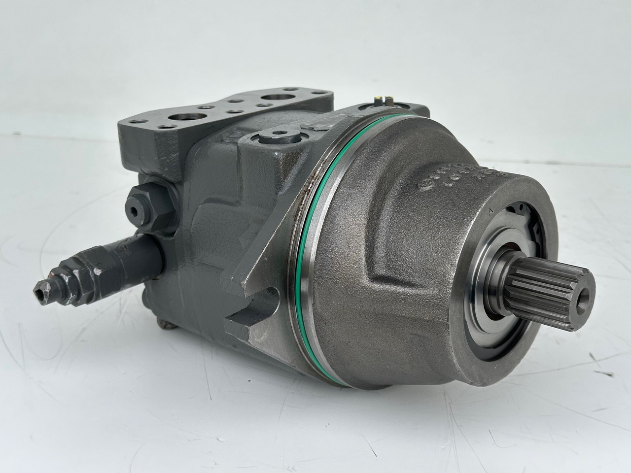 Liebherr Hydraulikeinbaumotor Typ:FMF058. ID-Nr.12483261. SAT275/266. R926 K-LC-1565, R926 K-LC-1827, R930 T-1980. #12483261.00573# - Motor hidráulico para Excavadora de cadenas: foto 2 Liebherr Hydraulikeinbaumotor Typ:FMF058. ID-Nr.12483261. SAT275/266. R926 K-LC-1565, R926 K-LC-1827, R930 T-1980. #12483261.00573# - Motor hidráulico para Excavadora de cadenas: foto 2