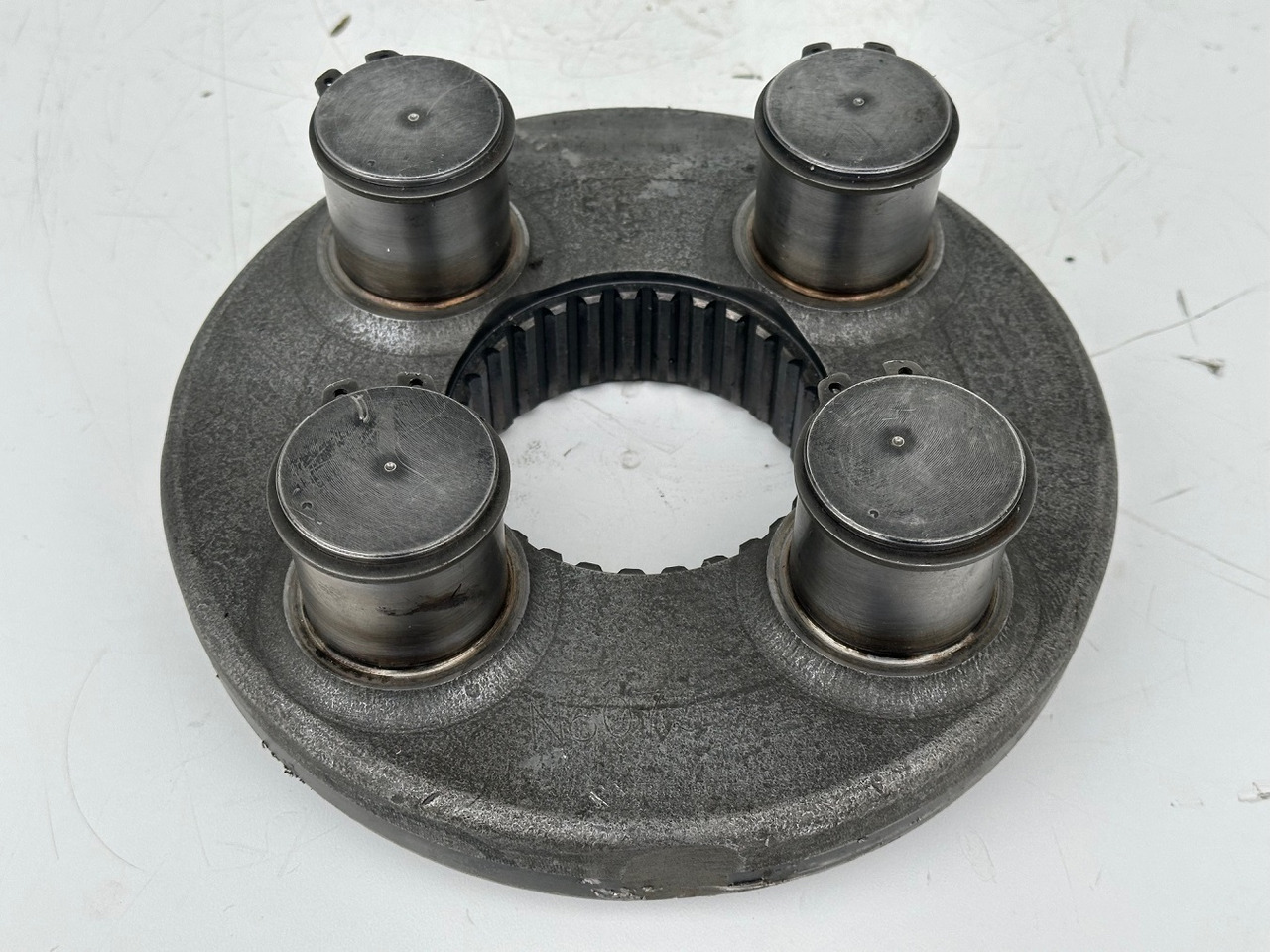 Liebherr Planetenträger ID-Nr.944306303 - ID-Nr.9443063. A924, A934, LH30, LH35, R906, R916, R922, R924, R926, R932, R934, R944. #944306303.C7.2906# - Reductor de giro para Maquinaria de construcción: foto 2 Liebherr Planetenträger ID-Nr.944306303 - ID-Nr.9443063. A924, A934, LH30, LH35, R906, R916, R922, R924, R926, R932, R934, R944. #944306303.C7.2906# - Reductor de giro para Maquinaria de construcción: foto 2