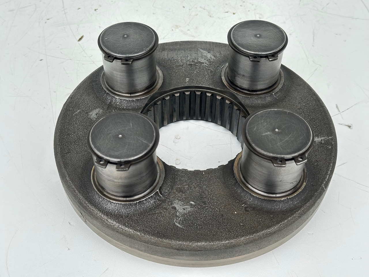 Liebherr Planetenträger ID-Nr.944306303 - ID-Nr.9443063. A924, A934, LH30, LH35, R906, R916, R922, R924, R926, R932, R934, R944. #944306303.L6.1000# - Reductor de giro para Maquinaria de construcción: foto 2 Liebherr Planetenträger ID-Nr.944306303 - ID-Nr.9443063. A924, A934, LH30, LH35, R906, R916, R922, R924, R926, R932, R934, R944. #944306303.L6.1000# - Reductor de giro para Maquinaria de construcción: foto 2