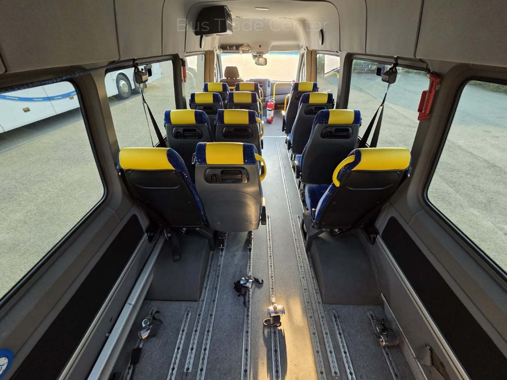 VOLKSWAGEN Crafter 50 LR // 3 units with lift - Minibús, Furgoneta de pasajeros: foto 5 VOLKSWAGEN Crafter 50 LR // 3 units with lift - Minibús, Furgoneta de pasajeros: foto 5