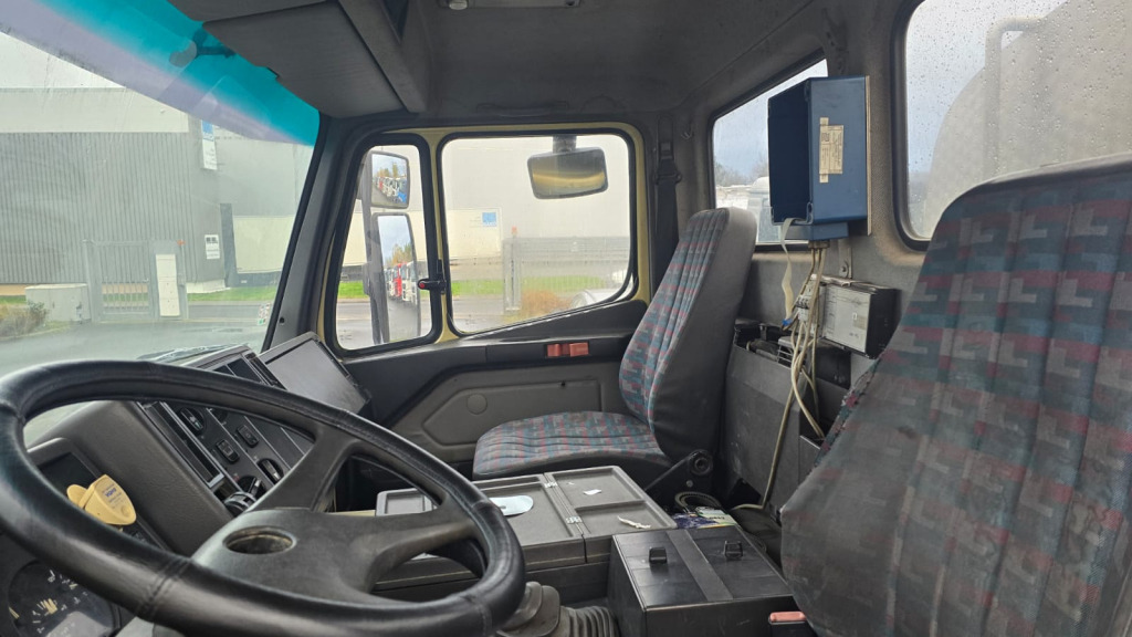 Mercedes Benz 1824 4x2 (Nr. 6217) - Camión cisterna: foto 5 Mercedes Benz 1824 4x2 (Nr. 6217) - Camión cisterna: foto 5