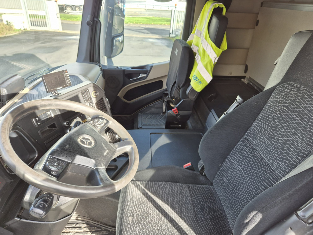 Mercedes Benz 1846 Actros  (Nr. 5883) - Camión cisterna: foto 2 Mercedes Benz 1846 Actros  (Nr. 5883) - Camión cisterna: foto 2