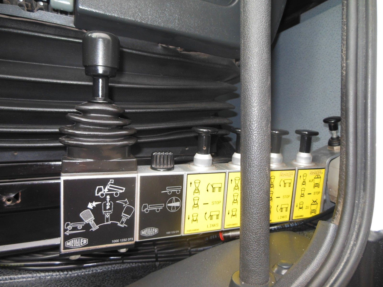 Camión volquete Mercedes-Benz ACTROS 4144, 8X6, 3 PEDALE, MEILLER, BODRMATIC: foto 19 Camión volquete Mercedes-Benz ACTROS 4144, 8X6, 3 PEDALE, MEILLER, BODRMATIC: foto 19