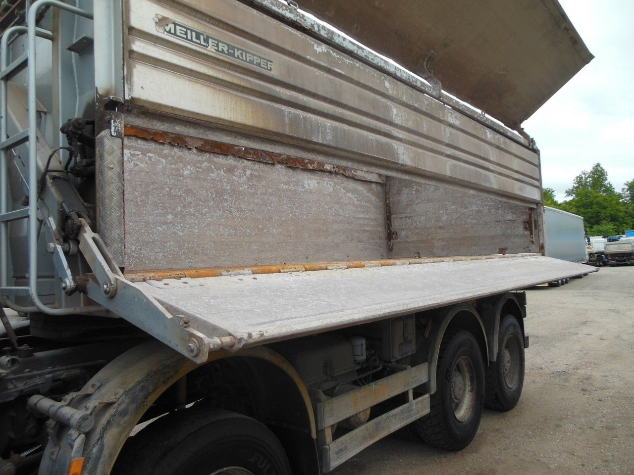 Camión volquete Mercedes-Benz ACTROS 4144, 8X6, 3 PEDALE, MEILLER, BODRMATIC: foto 17 Camión volquete Mercedes-Benz ACTROS 4144, 8X6, 3 PEDALE, MEILLER, BODRMATIC: foto 17
