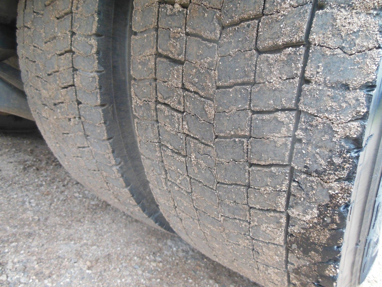 Arrendamiento de  Volvo FM 410, 6X2, DREISEITEN KIPPER, HIAB XS 211 Volvo FM 410, 6X2, DREISEITEN KIPPER, HIAB XS 211: foto 6