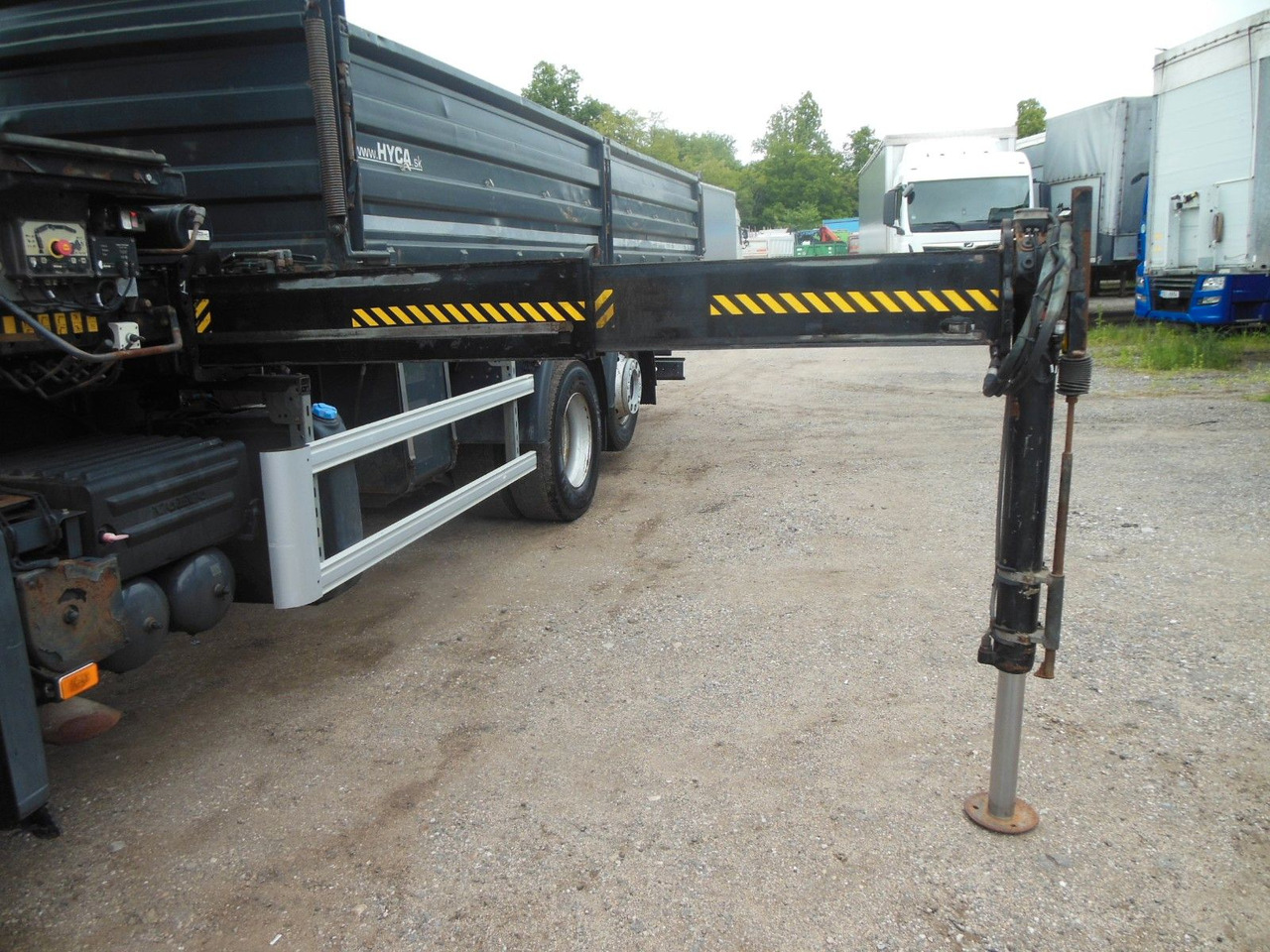 Arrendamiento de  Volvo FM 410, 6X2, DREISEITEN KIPPER, HIAB XS 211 Volvo FM 410, 6X2, DREISEITEN KIPPER, HIAB XS 211: foto 16