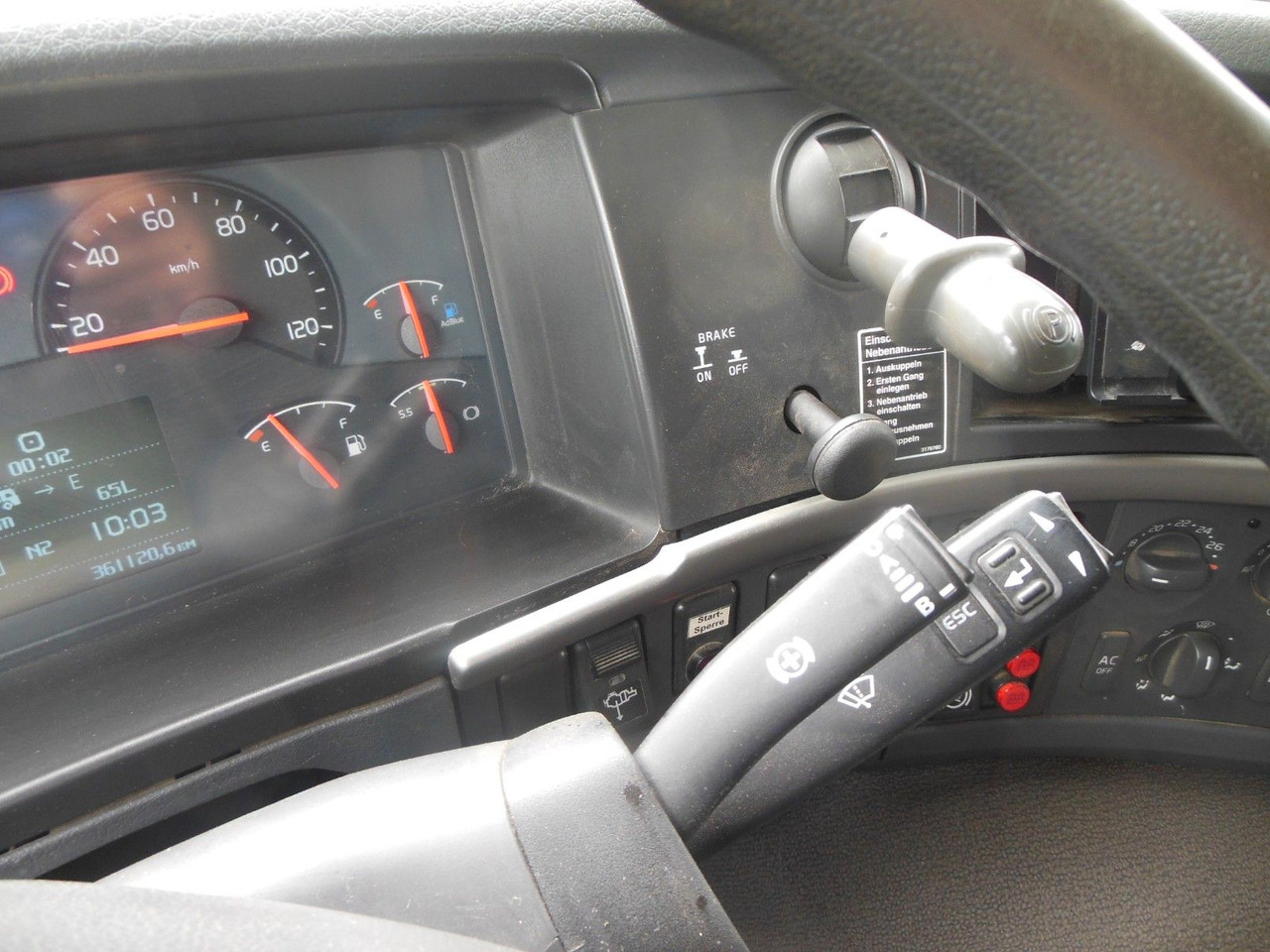 Arrendamiento de  Volvo FM 410, 6X2, DREISEITEN KIPPER, HIAB XS 211 Volvo FM 410, 6X2, DREISEITEN KIPPER, HIAB XS 211: foto 23