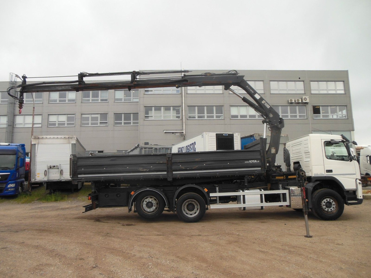 Arrendamiento de  Volvo FM 410, 6X2, DREISEITEN KIPPER, HIAB XS 211 Volvo FM 410, 6X2, DREISEITEN KIPPER, HIAB XS 211: foto 17