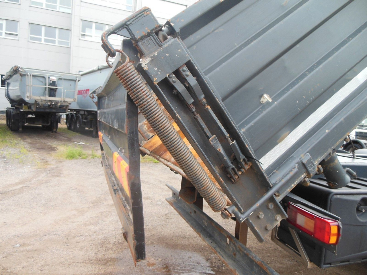 Arrendamiento de  Volvo FM 410, 6X2, DREISEITEN KIPPER, HIAB XS 211 Volvo FM 410, 6X2, DREISEITEN KIPPER, HIAB XS 211: foto 14