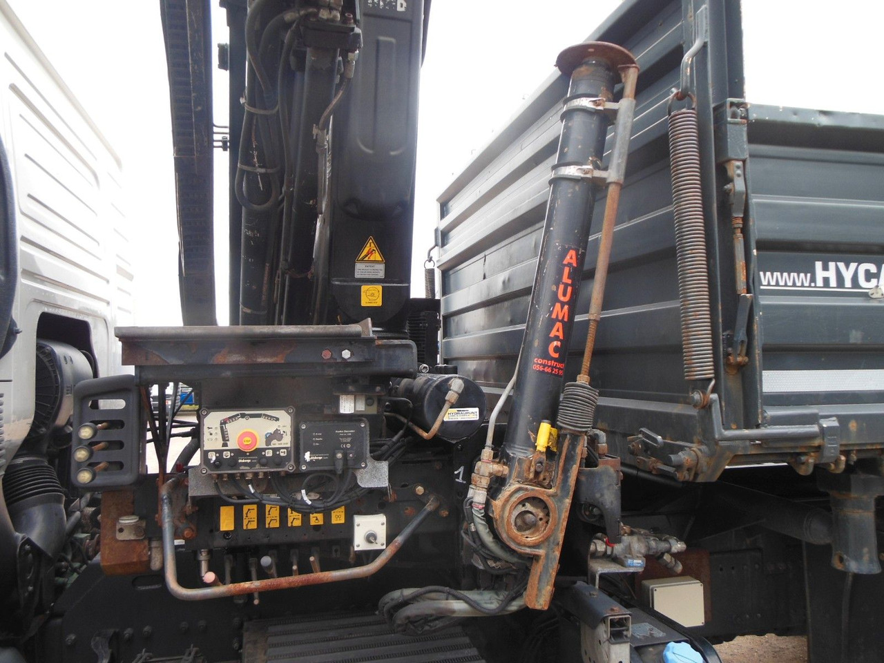 Arrendamiento de  Volvo FM 410, 6X2, DREISEITEN KIPPER, HIAB XS 211 Volvo FM 410, 6X2, DREISEITEN KIPPER, HIAB XS 211: foto 9