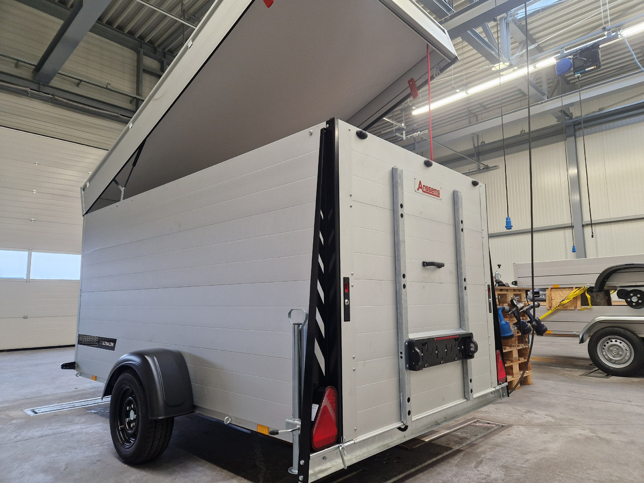 ALUBOXX Deckelanhänger GTB 1500 VT3 Ultra Low 301x151x153cm LED black deal Modell 2025 - Remolque para moto: foto 5 ALUBOXX Deckelanhänger GTB 1500 VT3 Ultra Low 301x151x153cm LED black deal Modell 2025 - Remolque para moto: foto 5