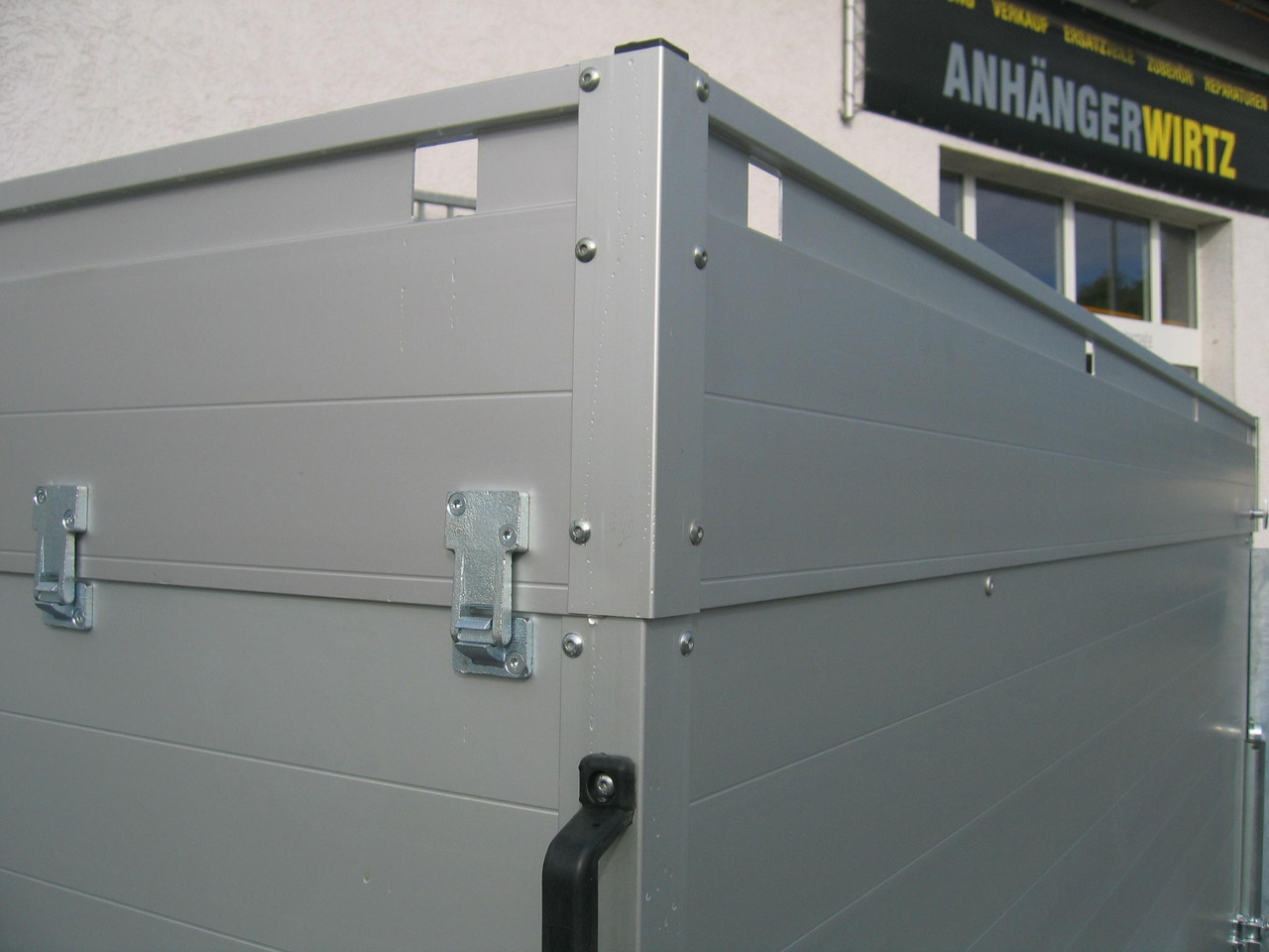 ALUBOXX Deckelanhänger GTT 1500 VT2 301x126x118cm Heckrampe (M) 1500kg order Aktion - Remolque caja cerrada: foto 3 ALUBOXX Deckelanhänger GTT 1500 VT2 301x126x118cm Heckrampe (M) 1500kg order Aktion - Remolque caja cerrada: foto 3