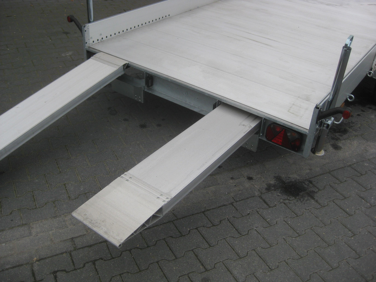 Remolque plataforma/ Caja abierta Anssems Transporter AMT 2500 440x190x18cm Aluboden Alurampen Seilwinde 2500kg Modell 22: foto 7