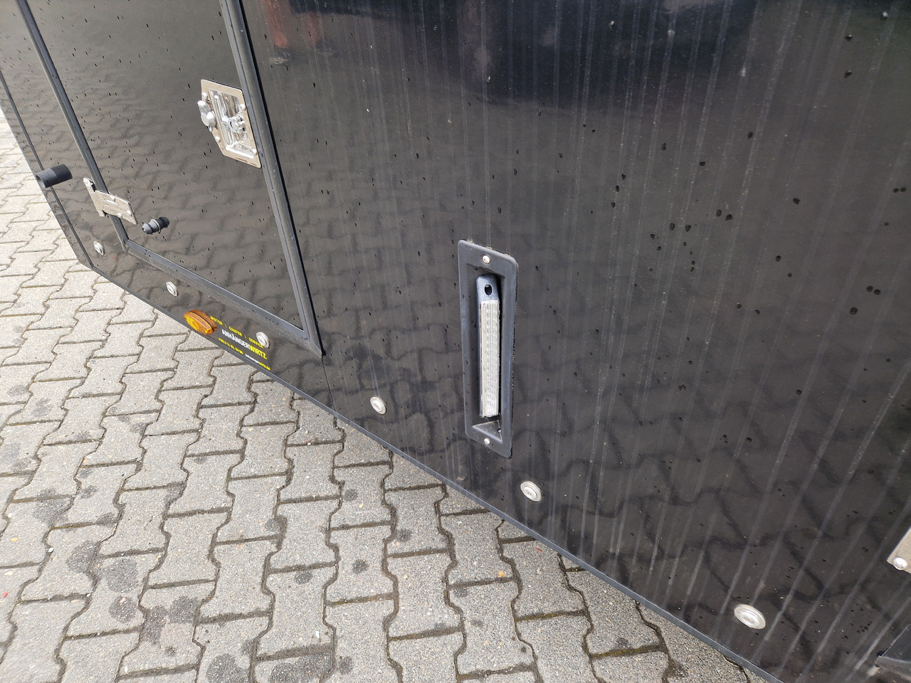 BJT Race Transporter 6 396-3040 600x235x189cm black ASR RFS Tridem 10" 3500kg Modell 2024 - Remolque portavehículos: foto 3 BJT Race Transporter 6 396-3040 600x235x189cm black ASR RFS Tridem 10" 3500kg Modell 2024 - Remolque portavehículos: foto 3