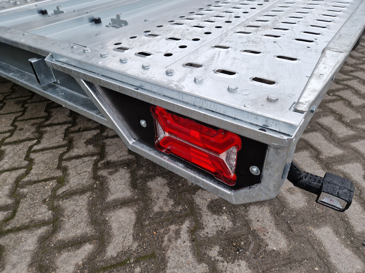 BJT T Transporter 231 550x224cm grau Tridem Alufelgen Auffahrrampen 180cm (XXL) 3500kg Aktion - Remolque porta maquinaria: foto 3 BJT T Transporter 231 550x224cm grau Tridem Alufelgen Auffahrrampen 180cm (XXL) 3500kg Aktion - Remolque porta maquinaria: foto 3