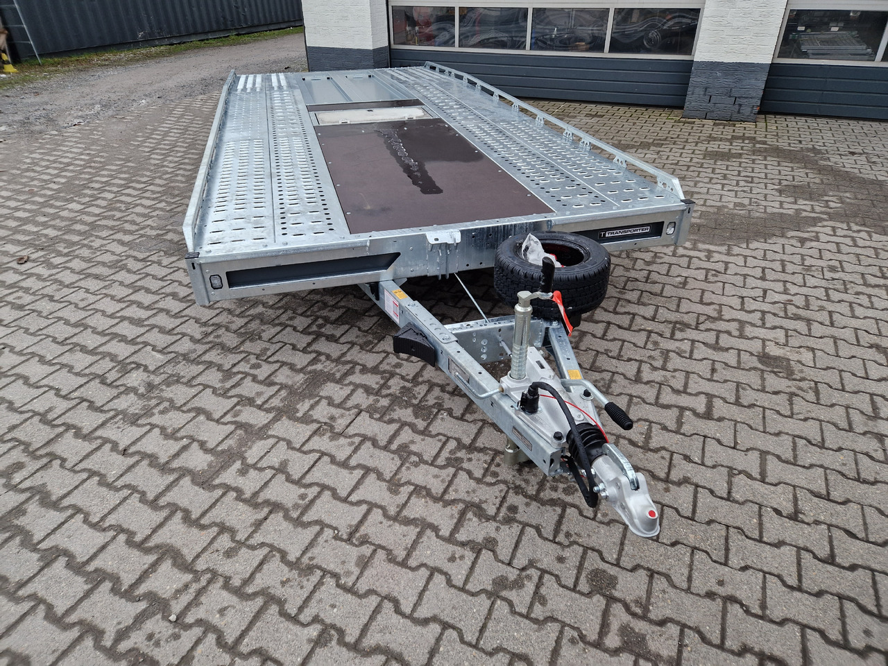 BJT T Transporter 231 550x224cm grau Tridem Alufelgen Auffahrrampen 180cm (XXL) 3500kg Aktion - Remolque porta maquinaria: foto 2 BJT T Transporter 231 550x224cm grau Tridem Alufelgen Auffahrrampen 180cm (XXL) 3500kg Aktion - Remolque porta maquinaria: foto 2