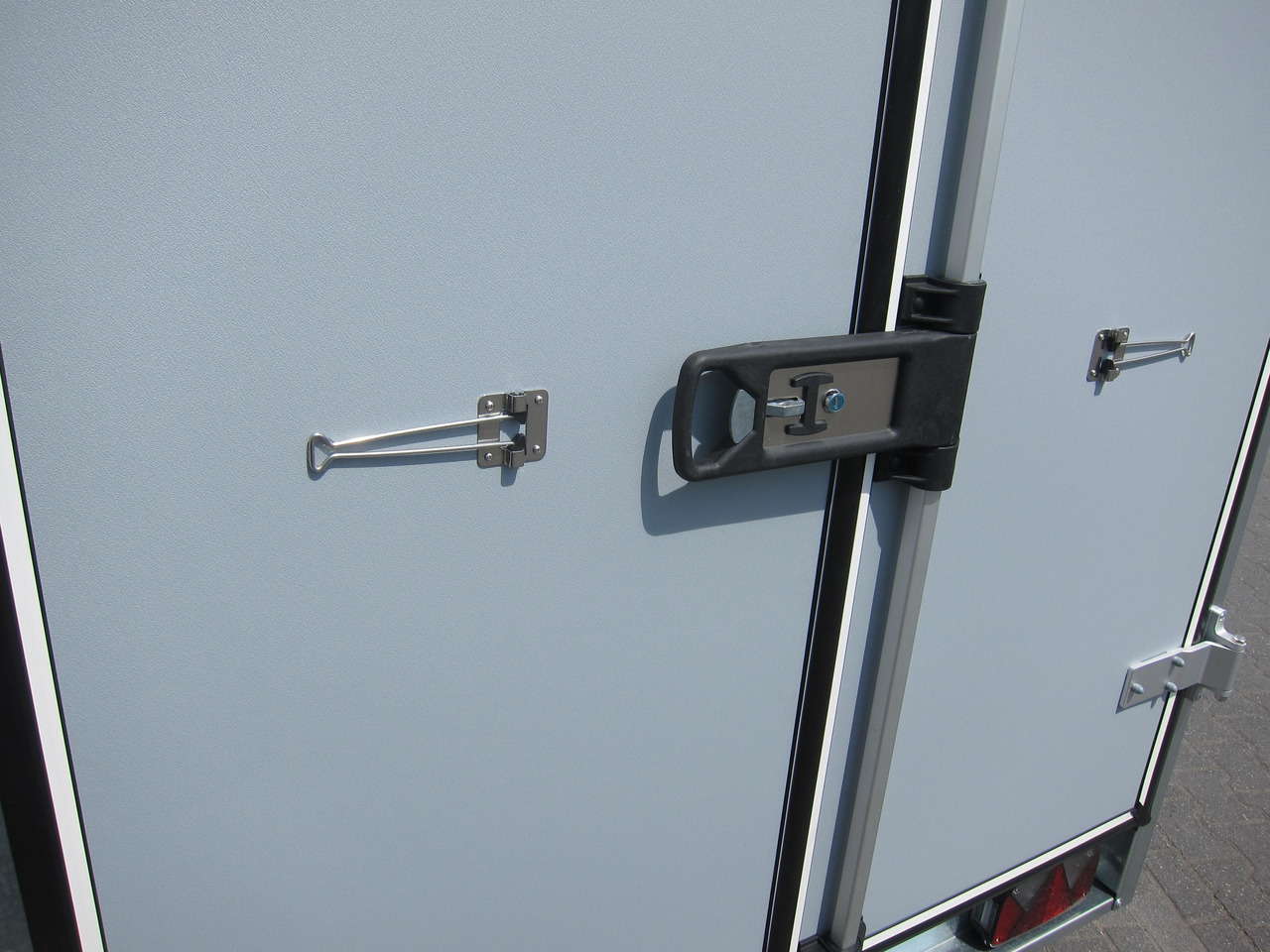 Böckmann Koffer KT 3015/135 M grau 301x150x182cm (M) 1350kg - Remolque caja cerrada: foto 5 Böckmann Koffer KT 3015/135 M grau 301x150x182cm (M) 1350kg - Remolque caja cerrada: foto 5