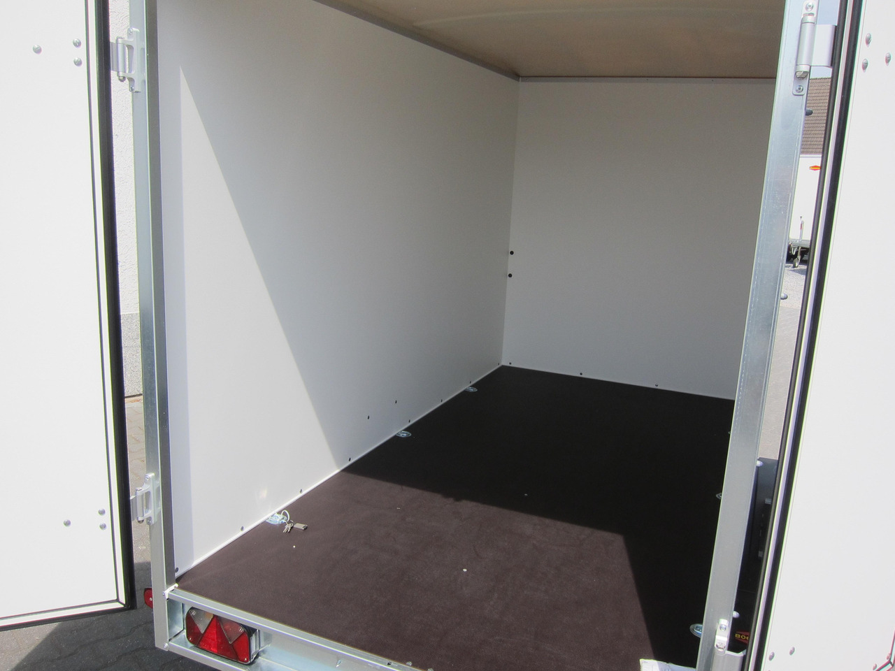 Böckmann Koffer KT 3015/135 M grau 301x150x182cm (M) 1350kg - Remolque caja cerrada: foto 4 Böckmann Koffer KT 3015/135 M grau 301x150x182cm (M) 1350kg - Remolque caja cerrada: foto 4