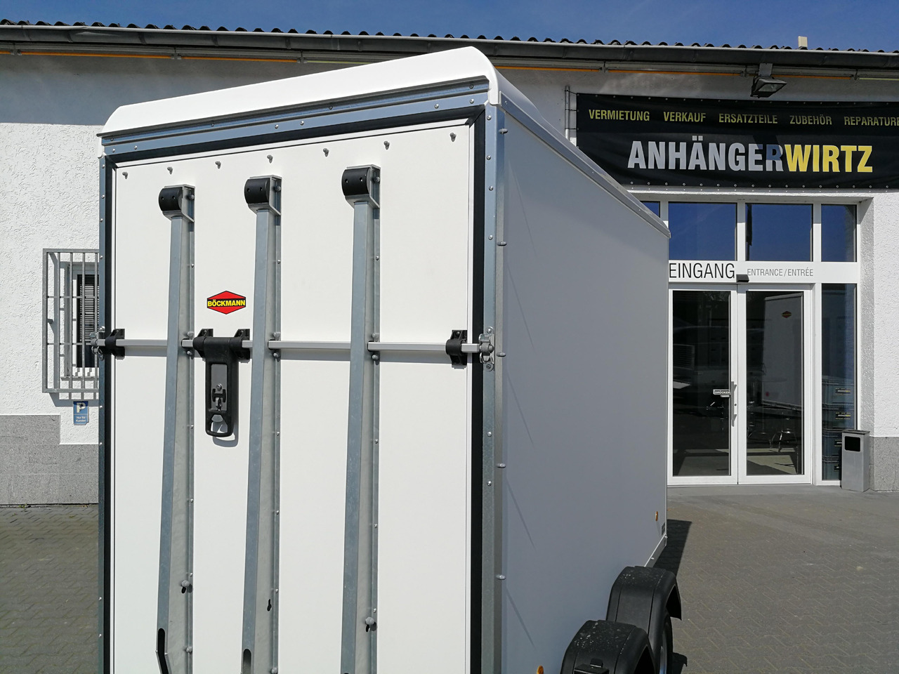 Böckmann Koffer KT 3015/20 H weiß 301x150x202 + Heckrampe (M) 2000kg - Remolque caja cerrada: foto 4 Böckmann Koffer KT 3015/20 H weiß 301x150x202 + Heckrampe (M) 2000kg - Remolque caja cerrada: foto 4