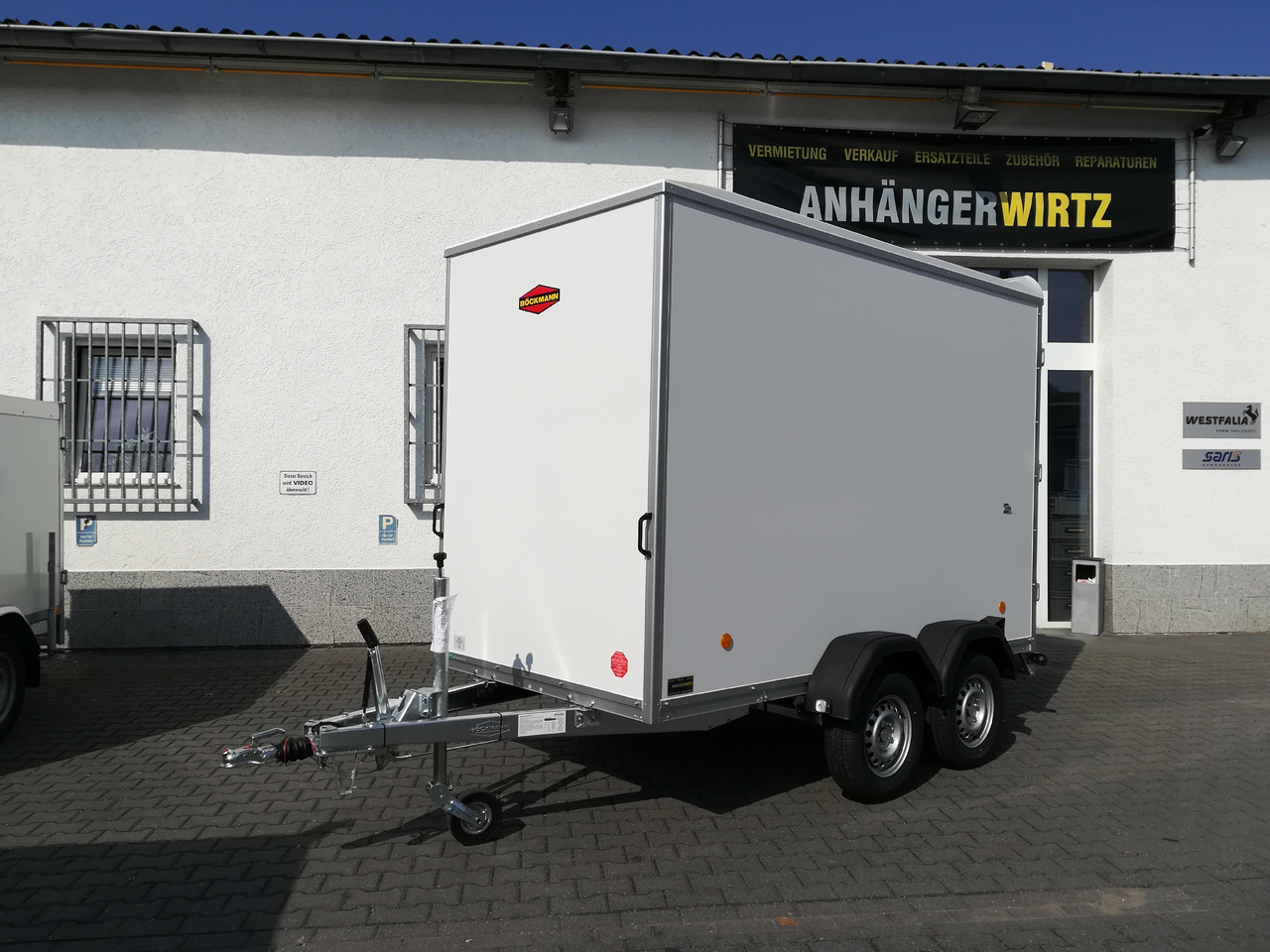Böckmann Koffer KT 3015/20 H weiß glatt 301x150x202cm (M) 2000kg Modell 2023 - Remolque caja cerrada: foto 2 Böckmann Koffer KT 3015/20 H weiß glatt 301x150x202cm (M) 2000kg Modell 2023 - Remolque caja cerrada: foto 2