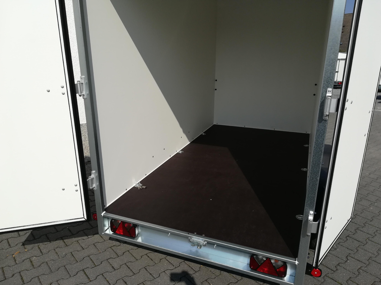 Böckmann Koffer KT 3015/20 H weiß glatt 301x150x202cm (M) 2000kg Modell 2023 - Remolque caja cerrada: foto 5 Böckmann Koffer KT 3015/20 H weiß glatt 301x150x202cm (M) 2000kg Modell 2023 - Remolque caja cerrada: foto 5