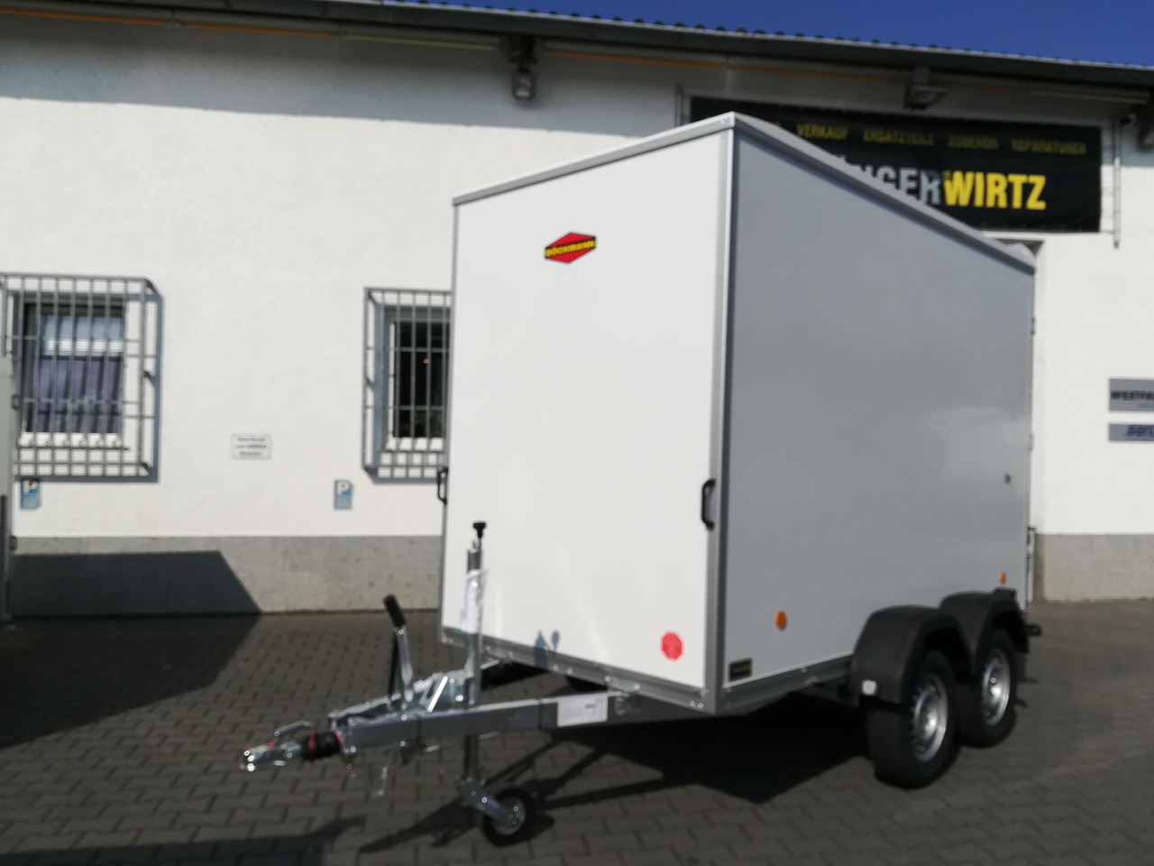 Böckmann Koffer KT 3015/20 H weiß glatt 301x150x202cm (M) 2000kg Modell 2023 - Remolque caja cerrada: foto 1 Böckmann Koffer KT 3015/20 H weiß glatt 301x150x202cm (M) 2000kg Modell 2023 - Remolque caja cerrada: foto 1