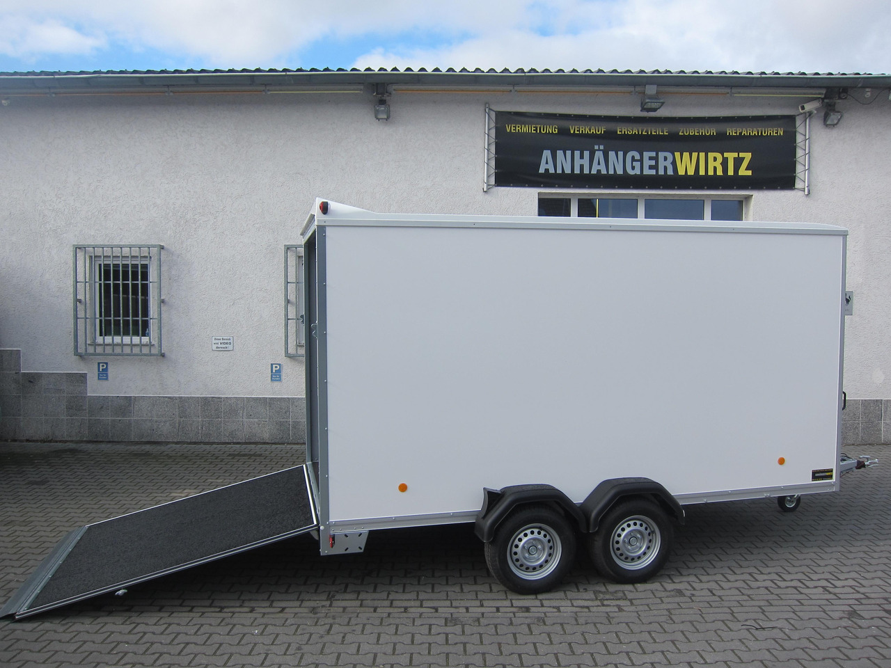 Böckmann Koffer KT 4018/27 H weiß 400x185x200cm +Auffahrrampe (XL) 2700kg - Remolque caja cerrada: foto 1 Böckmann Koffer KT 4018/27 H weiß 400x185x200cm +Auffahrrampe (XL) 2700kg - Remolque caja cerrada: foto 1