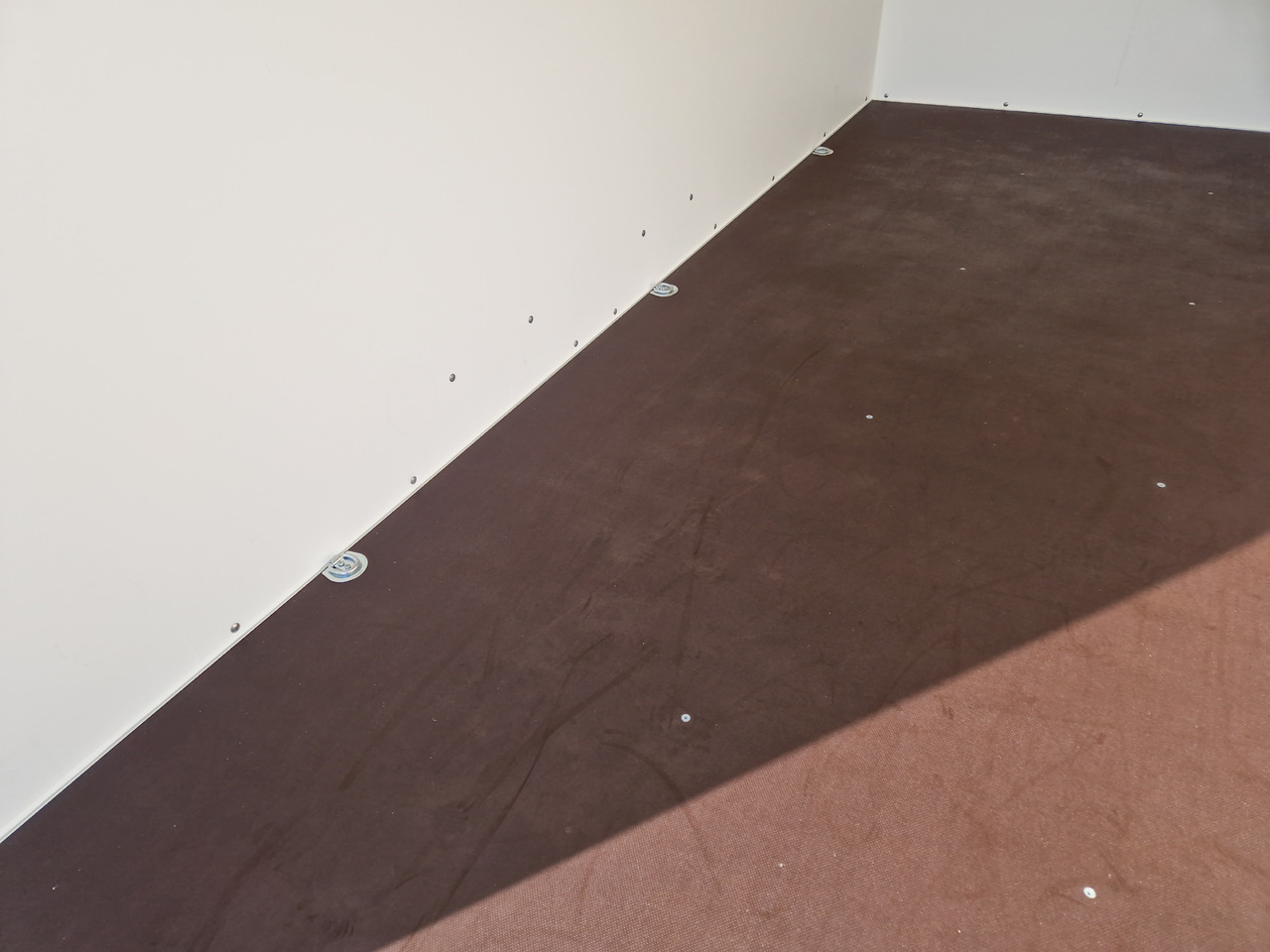 Böckmann Koffer KT 4018/27 H weiß 400x185x202cm (XL) 2700kg Modell 2024 - Remolque caja cerrada: foto 5 Böckmann Koffer KT 4018/27 H weiß 400x185x202cm (XL) 2700kg Modell 2024 - Remolque caja cerrada: foto 5