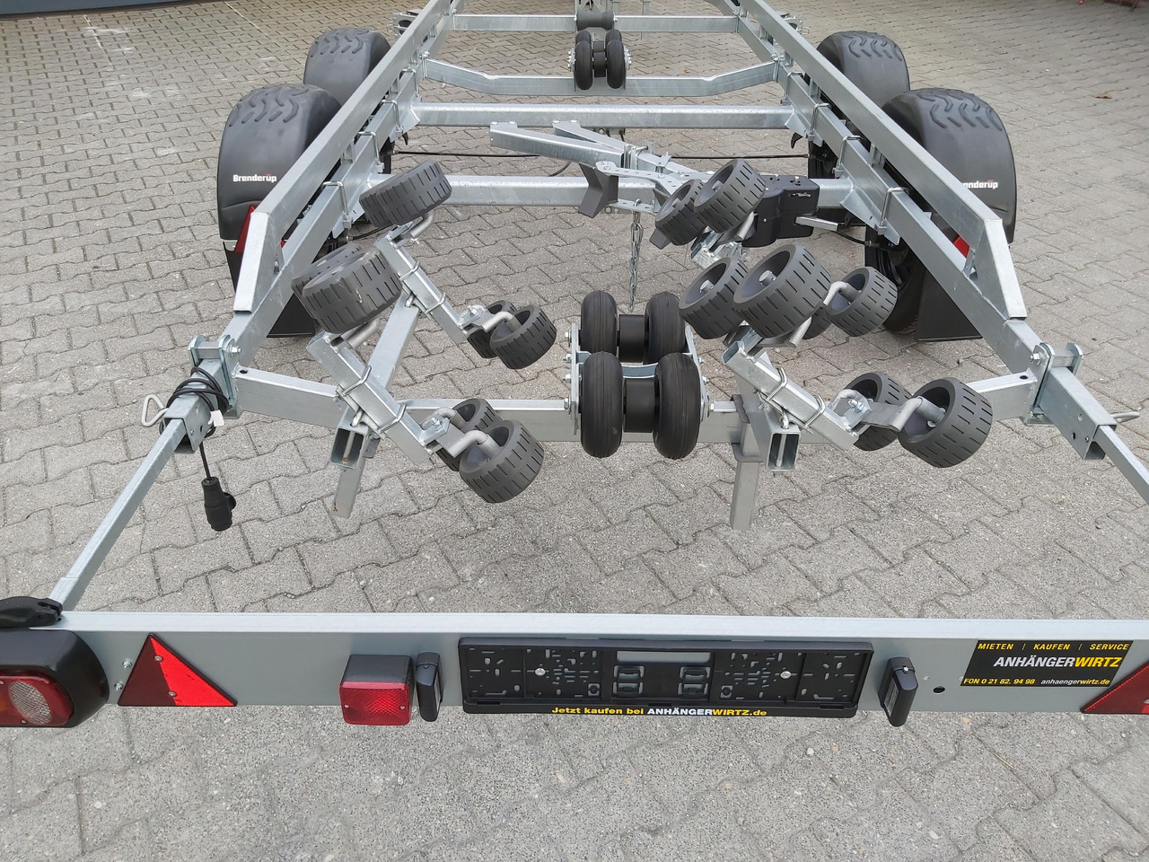 Brenderup Bootstrailer 26300TB SR X-Line bis 7,8 26 Fuß Superrollen Windenstand 3000kg Abverkauf - Remolque para barco: foto 5 Brenderup Bootstrailer 26300TB SR X-Line bis 7,8 26 Fuß Superrollen Windenstand 3000kg Abverkauf - Remolque para barco: foto 5