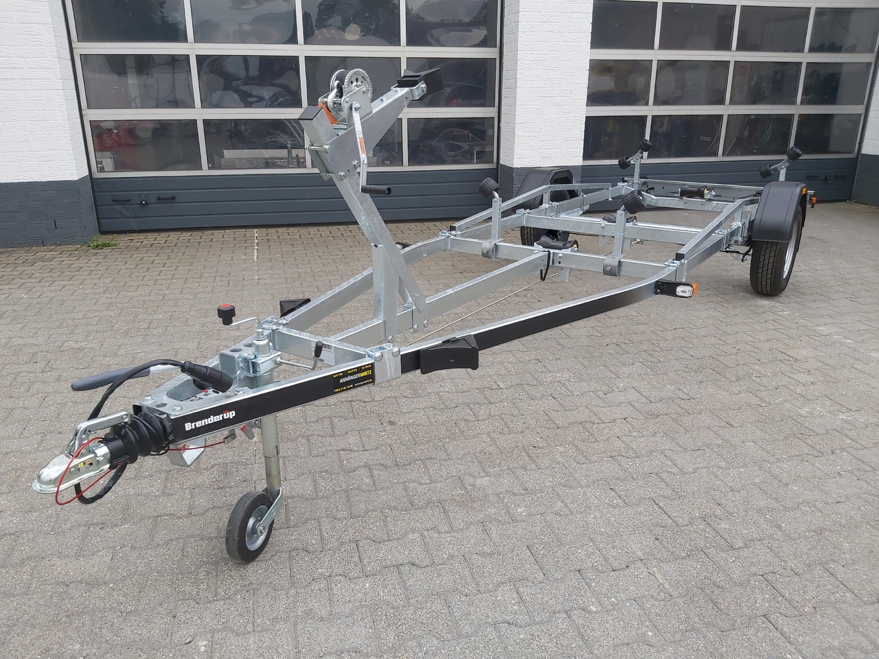 Brenderup Bootstrailer Premium 201300B SR mit Rollen Boote bis 600cm 1300kg Modell 2024 311967 - Remolque para barco: foto 1 Brenderup Bootstrailer Premium 201300B SR mit Rollen Boote bis 600cm 1300kg Modell 2024 311967 - Remolque para barco: foto 1