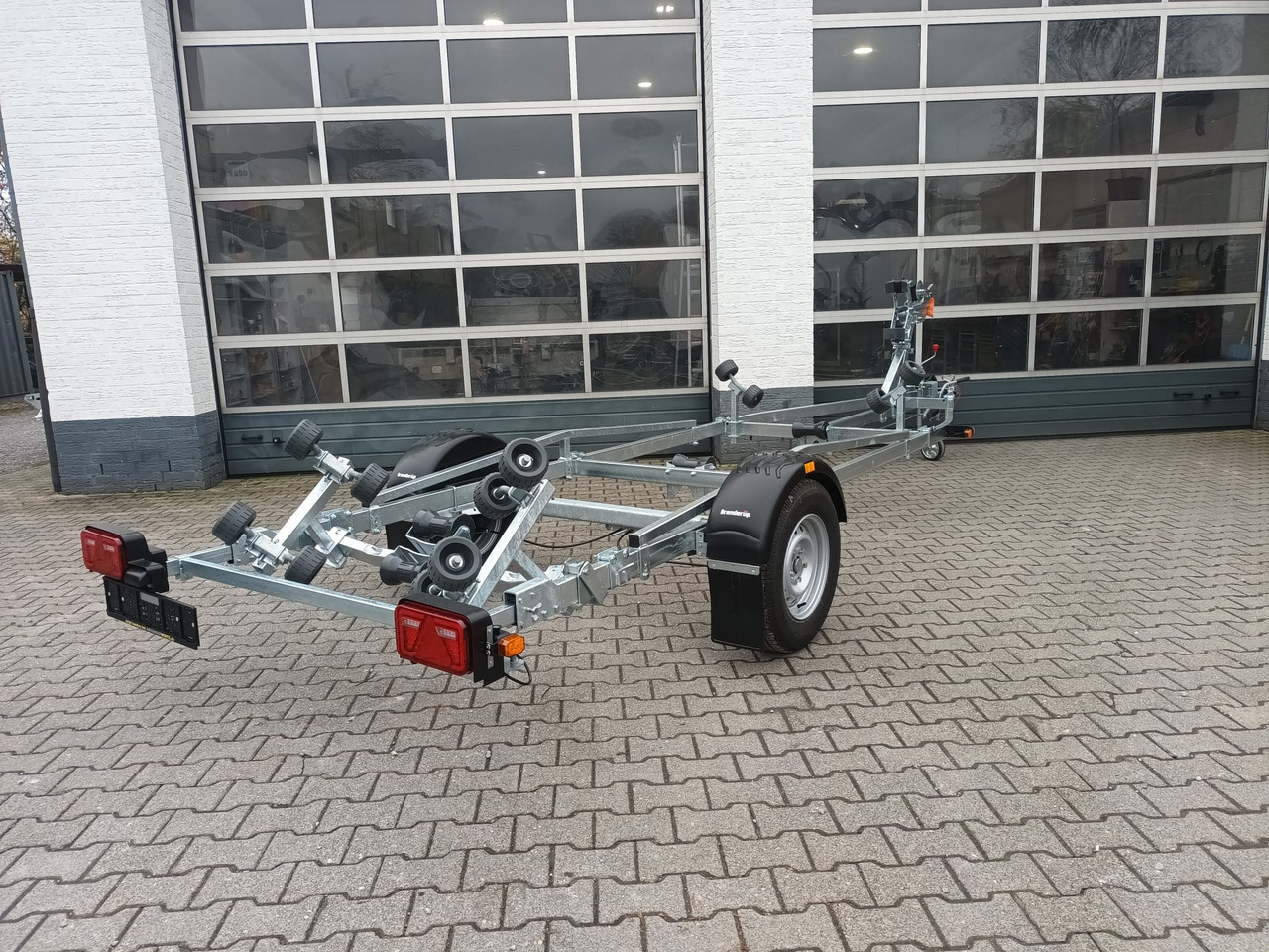 Brenderup Bootstrailer Premium 201500B SR X LED Superrollen 1500kg - Remolque para barco: foto 2 Brenderup Bootstrailer Premium 201500B SR X LED Superrollen 1500kg - Remolque para barco: foto 2