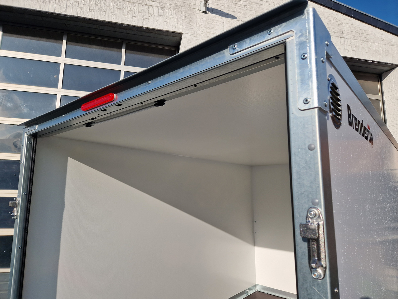 Brenderup Cargo Dynamic CD260 B R 260x153x150cm niedrig Heckrampe Wabenwände (S) 1300kg - Remolque caja cerrada: foto 3 Brenderup Cargo Dynamic CD260 B R 260x153x150cm niedrig Heckrampe Wabenwände (S) 1300kg - Remolque caja cerrada: foto 3