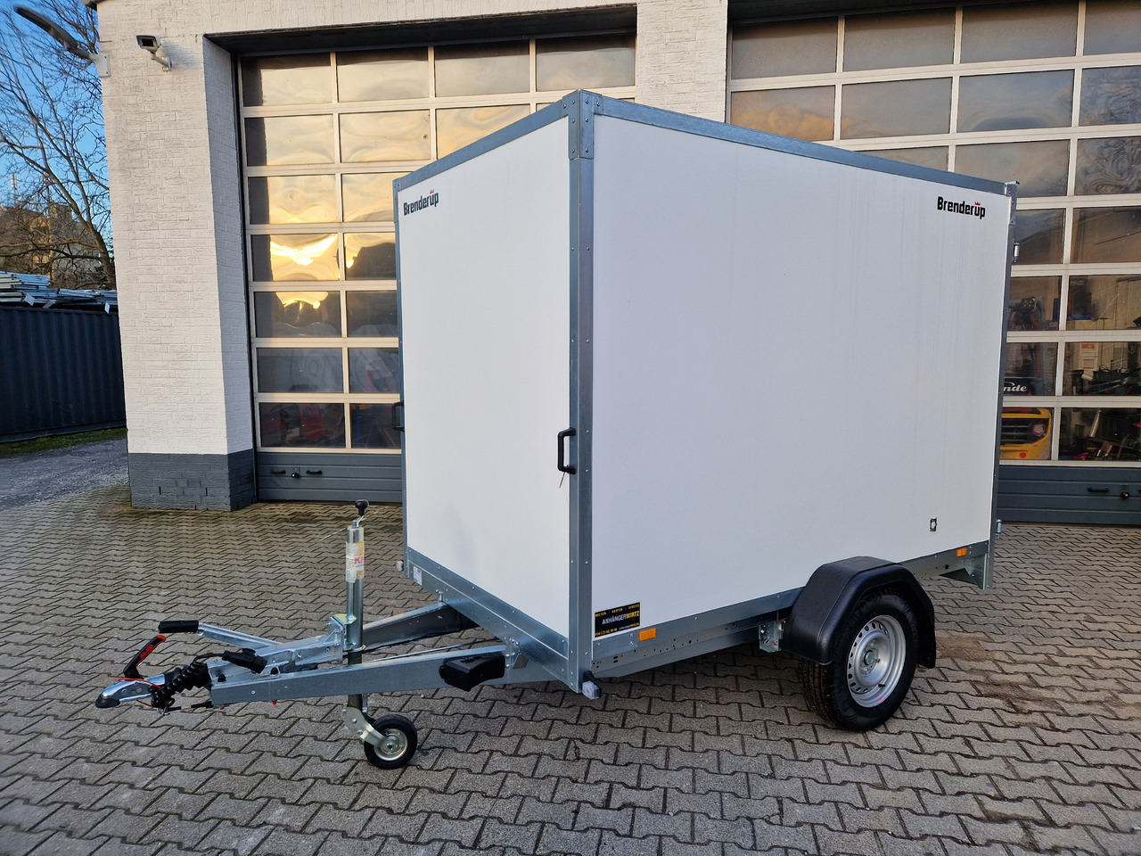 Brenderup Cargo Dynamic CD260 BD 260x150x185cm Hecktüren Wabenwände (S) 1300kg - Remolque caja cerrada: foto 1 Brenderup Cargo Dynamic CD260 BD 260x150x185cm Hecktüren Wabenwände (S) 1300kg - Remolque caja cerrada: foto 1