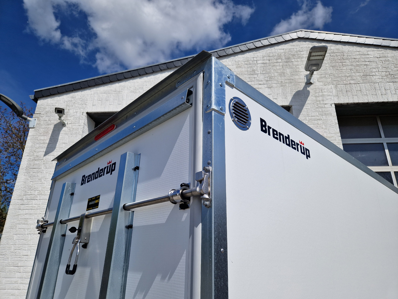 Brenderup Cargo Dynamic CD260 BD R 260x150x185 Heckrampe Wabenwände (S) 1300kg - Remolque caja cerrada: foto 5 Brenderup Cargo Dynamic CD260 BD R 260x150x185 Heckrampe Wabenwände (S) 1300kg - Remolque caja cerrada: foto 5