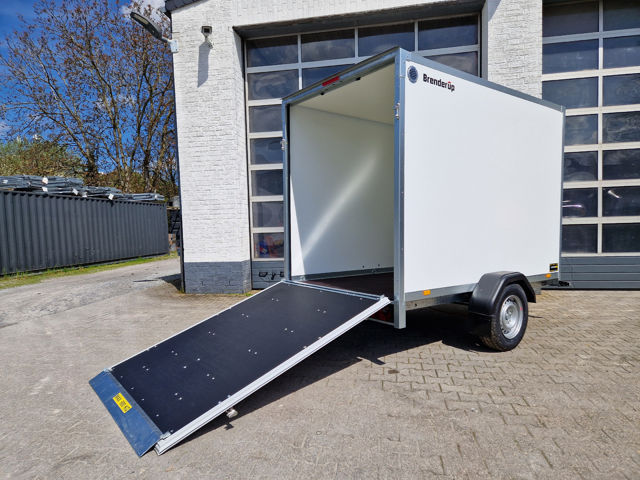 Brenderup Cargo Dynamic CD260 BD R 260x150x185 Heckrampe Wabenwände (S) 1300kg - Remolque caja cerrada: foto 1 Brenderup Cargo Dynamic CD260 BD R 260x150x185 Heckrampe Wabenwände (S) 1300kg - Remolque caja cerrada: foto 1