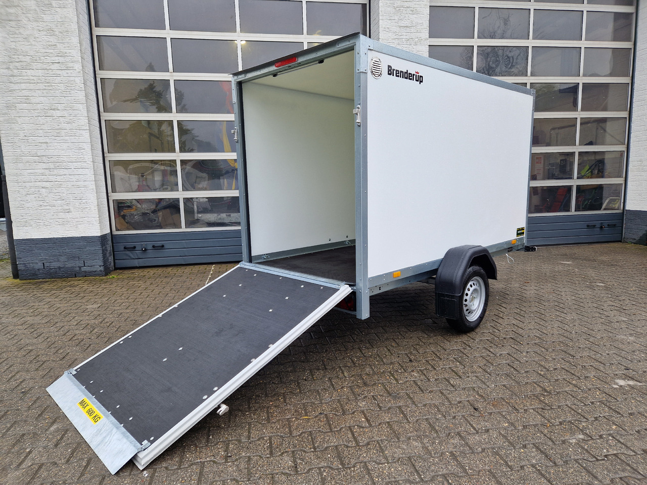 Brenderup Cargo Dynamic CD260 UBR 260x130x150cm Heckrampe Wabenwände (S) 750kg Winter Aktion - Remolque caja cerrada: foto 1 Brenderup Cargo Dynamic CD260 UBR 260x130x150cm Heckrampe Wabenwände (S) 750kg Winter Aktion - Remolque caja cerrada: foto 1
