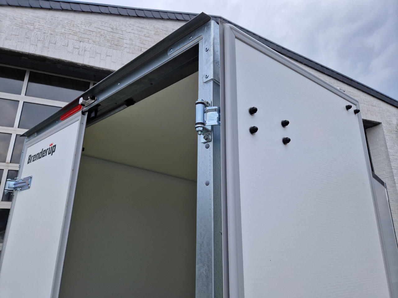 Brenderup Cargo Dynamic CD300 TB D 300x155x185cm Hecktüren Wabenwände (M) 2000kg - Remolque caja cerrada: foto 4 Brenderup Cargo Dynamic CD300 TB D 300x155x185cm Hecktüren Wabenwände (M) 2000kg - Remolque caja cerrada: foto 4