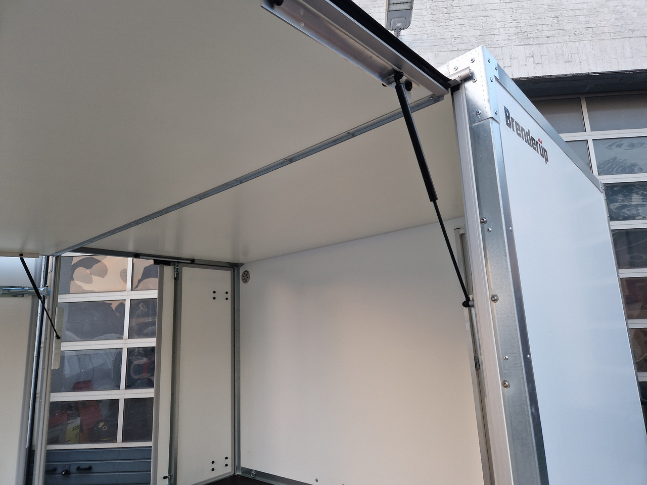 Brenderup Cargo Dynamic CD300 TB D ST SK 300x155x185cm Heck Seitentür Serviceklappe Wabe (M) 2000kg - Remolque venta ambulante: foto 2 Brenderup Cargo Dynamic CD300 TB D ST SK 300x155x185cm Heck Seitentür Serviceklappe Wabe (M) 2000kg - Remolque venta ambulante: foto 2