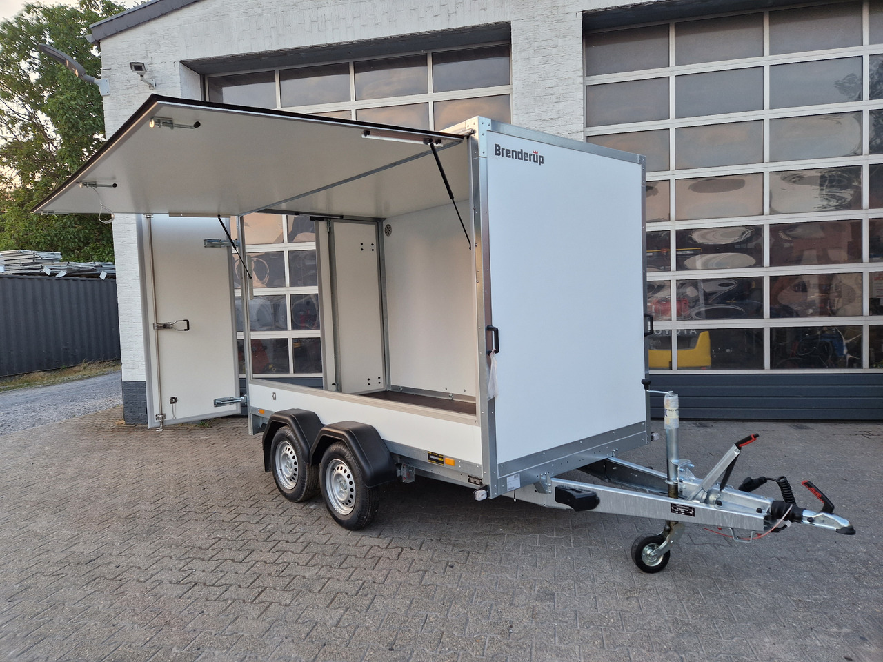 Brenderup Cargo Dynamic CD300 TB D ST SK 300x155x185cm Heck Seitentür Serviceklappe Wabe (M) 2000kg - Remolque venta ambulante: foto 1 Brenderup Cargo Dynamic CD300 TB D ST SK 300x155x185cm Heck Seitentür Serviceklappe Wabe (M) 2000kg - Remolque venta ambulante: foto 1