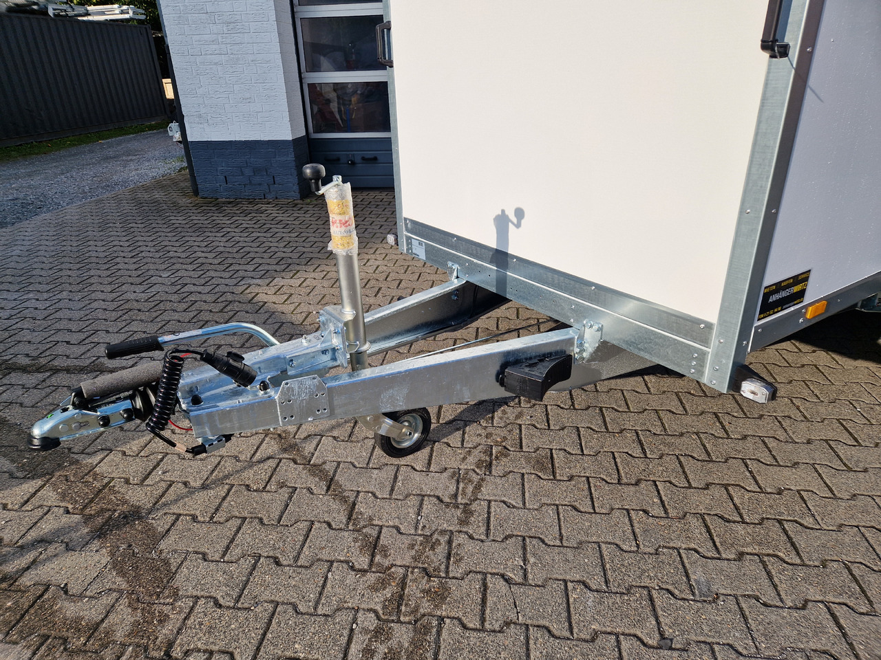 Brenderup Cargo Dynamic CD350 TB R 350x155x185cm Heckrampe Wabenwände (L) 2500kg - Remolque caja cerrada: foto 1 Brenderup Cargo Dynamic CD350 TB R 350x155x185cm Heckrampe Wabenwände (L) 2500kg - Remolque caja cerrada: foto 1